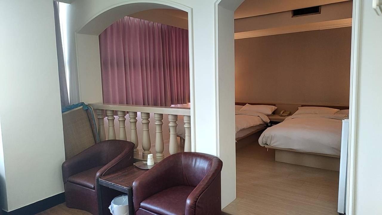 Dc Hotel Taichung Exterior foto