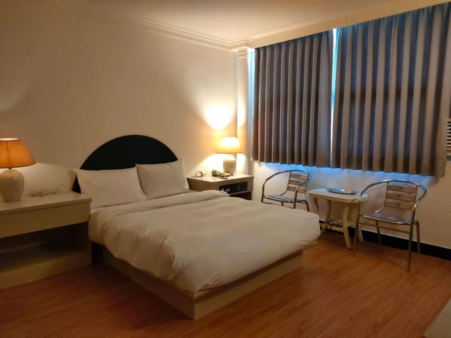 Dc Hotel Taichung Exterior foto